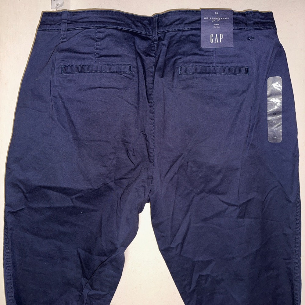 Gap Girlfriend Khaki in Stretch Twill